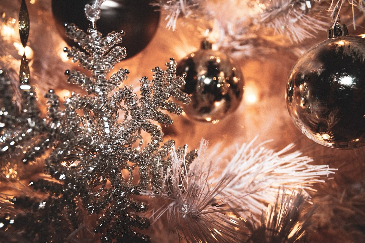 We at The Peninsula would like to extend our warmest wishes for a Merry Christmas and Happy New Year